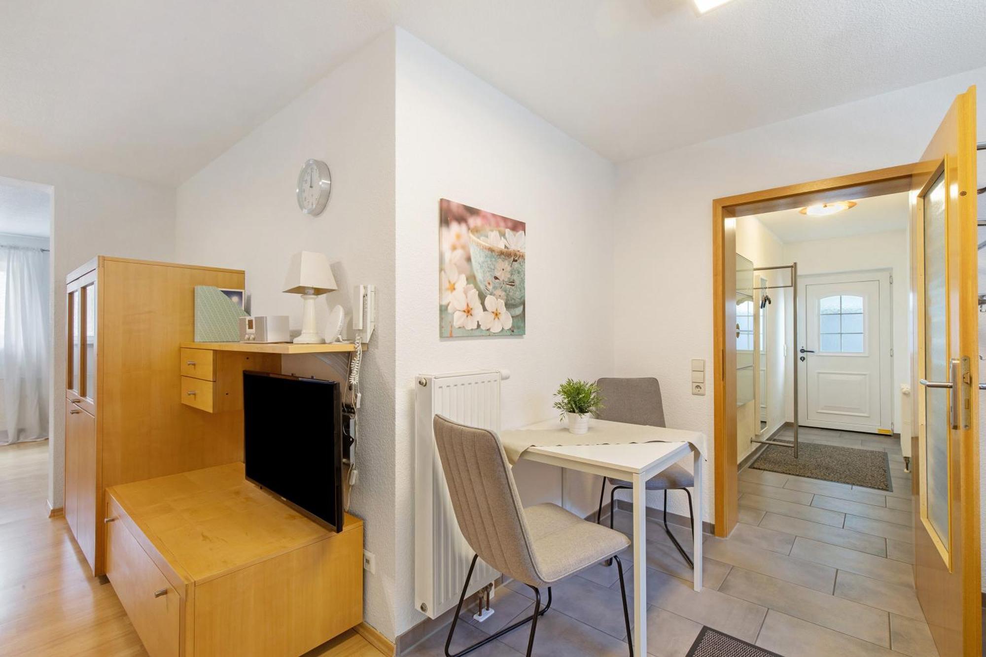 Ferienwohnung Emilia, 36Qm Münsingen Buitenkant foto